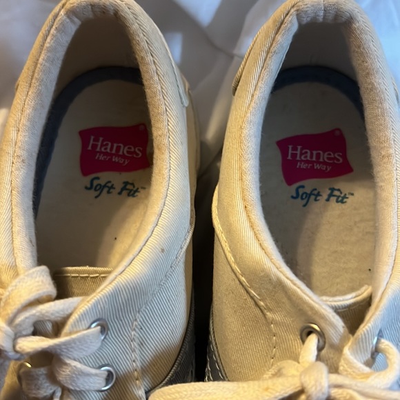 EUC Hanes soft fit tennis shoes. Size 7.5. - Picture 8 of 12